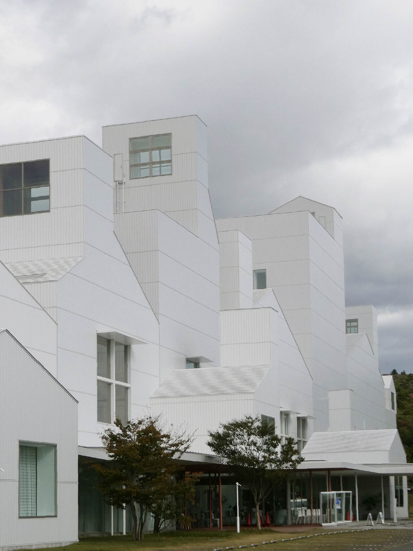 震後重生的公共風景—— 石卷市綜合文化中心